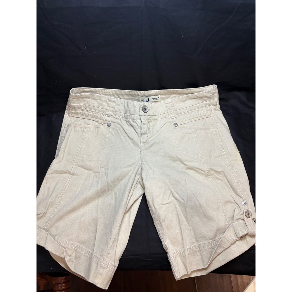 LEI Ashley Trouble Tan Khaki Bermuda Shorts Womens Size 11 Junior Cuffed y2k